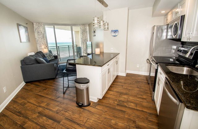 Beautifully Remodeled 12th floor Oceanview Condo steps to the ocean! Wifi!