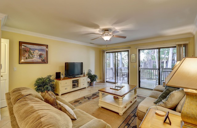 Beautifully remodeled villa w/WiFi, inviting porch & balconies - walk to beach