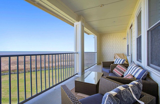 Blue Water View - Gorgeous Beachfront View - Very Close to the Beach Club
