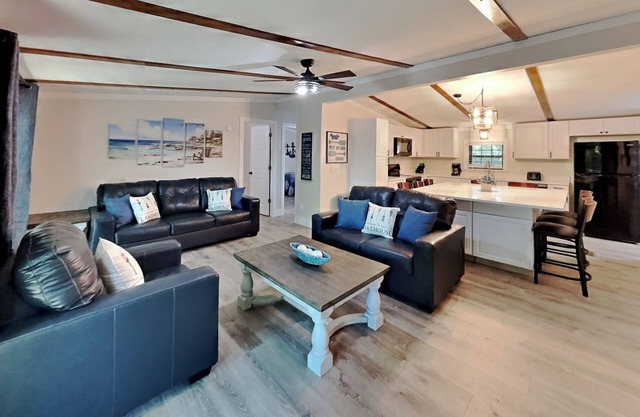 Brand New Remodel! Stylish 3BR/2BA Island Escape for 8 – House 68