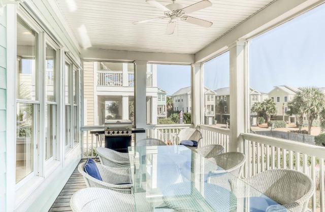 Carolina Boulevard 916