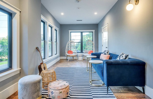 Chic Colorful Studio with Free WiFi & Partial AC - Walkable Downtown Location