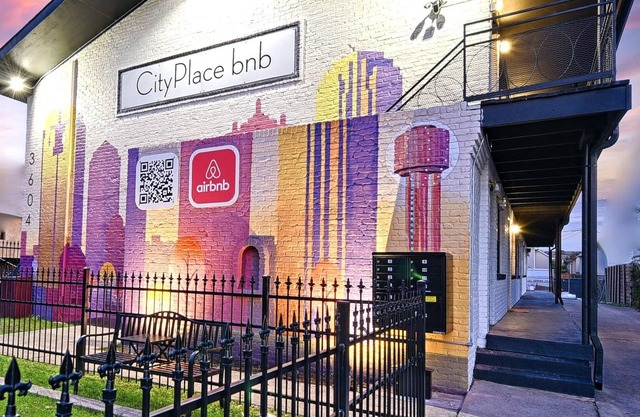 CityPlace bnb- King Apt Prime Location w Dog Park