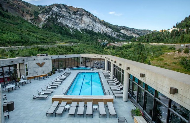 The Cliff Lodge 