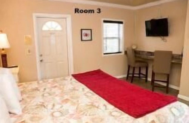 Close to Beach @ "Haley's Couples Retreat" with King bed. #3