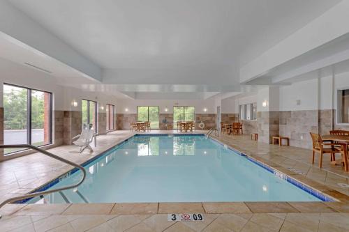 Comfort Suites Mt 