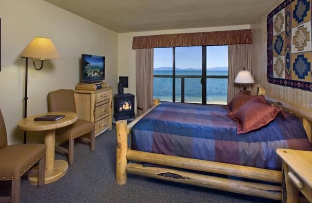 Comfortable Stay! On-site Pool, FREE Parking Near Emerald Bay State Park!