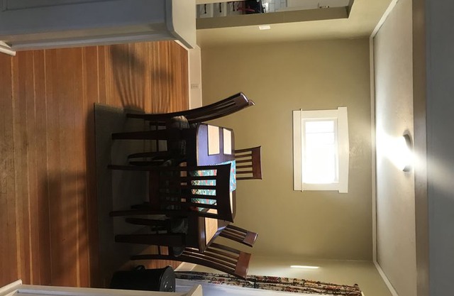 Comfy home near DU and transit