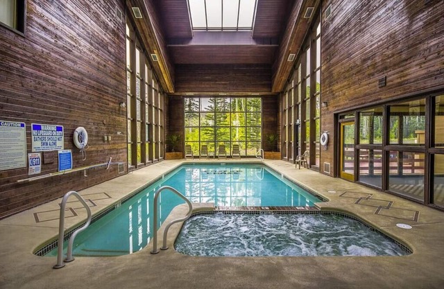 Condo 112, Wifi, Community Pool, Jacuzzi, Lounge,