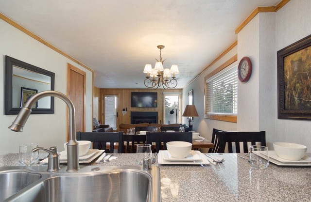 Condo ∙ 2 bedrooms ∙ 9 guests