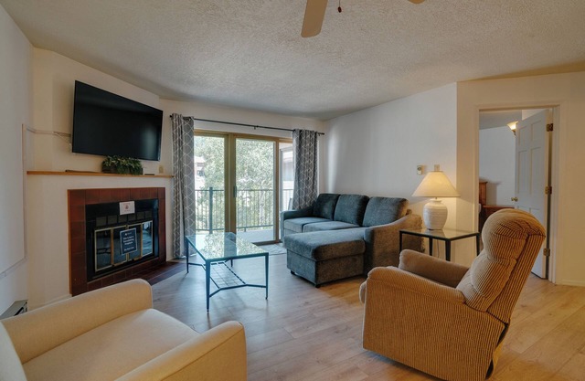 Condo just Two Blocks from the Slopes!