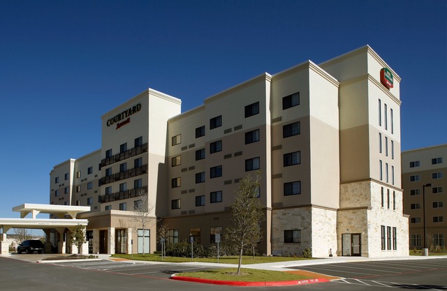 Courtyard by Marriott San Antonio Six Flags at The Rim