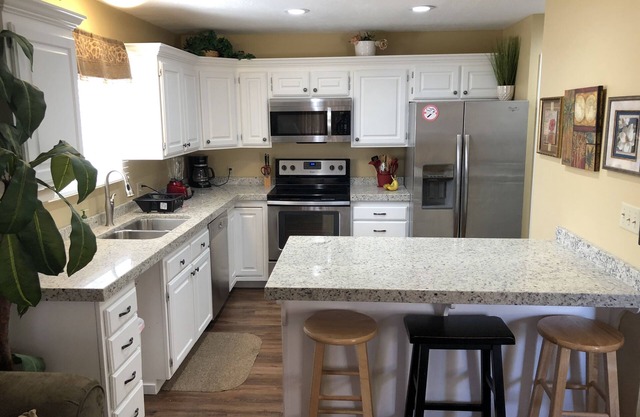 Cozy 1800 sq.ft. condo 2 Bedrooms, Loft, with Lots Of Amenities