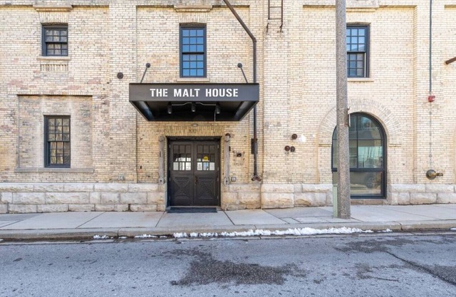 Cozy 1BR Close to Fiserv with Parking