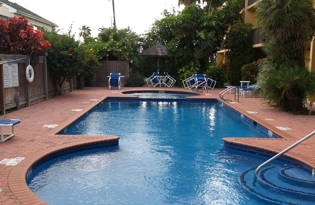 Cozy Beachside Condo with Shared Pool, Hot Tub with a Prime Location