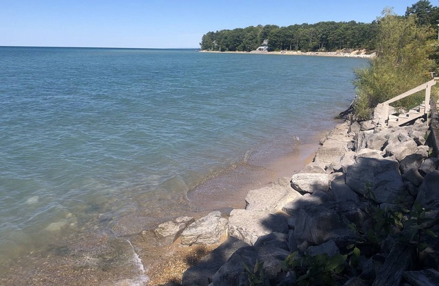 Cozy cottage style home on East Grand Traverse Bay in Elk Rapids. A/C.