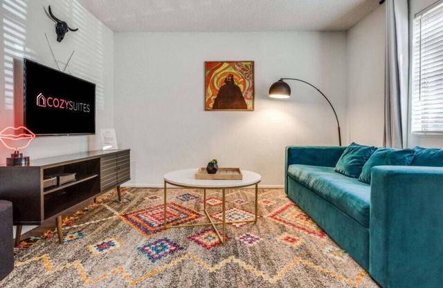 CozySuites 2BR Apartment Skyline Barton Creek #05