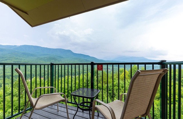 Deer Ridge Mountain Resort D301 | Mtn Views & Indoor/Outdoor Pools!