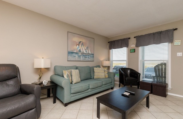 Dog-Friendly, Private Patio, Beachfront Complex w/a Heated Pool & Hot-tub