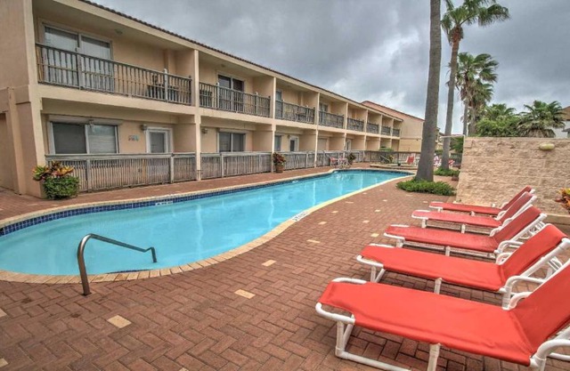 DOLPHIN 23 condo