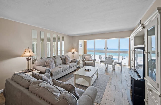Edgewater West 31 ~ Outdoor Pool + $400 in FREE Activities Daily ~ Zoo/Parasailing/Golf + More