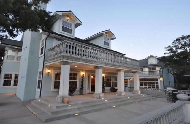 Exquisite Mountain Mansion West Wing