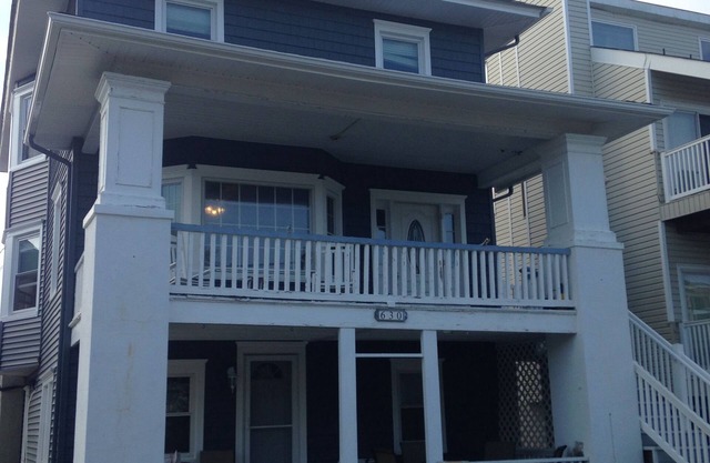Family Friendly Beach House Sleeps 13 Comfortably, 2 blocks from beach