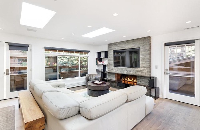 Fasching Haus Unit 390, Luxury Penthouse w/Exceptional Views, Beautiful Decor, and Natural Light