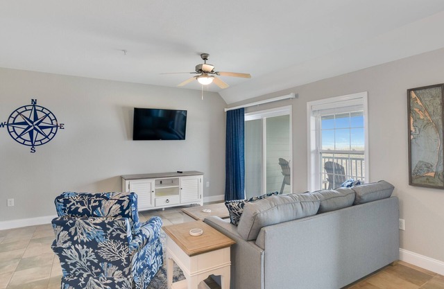 First Flight Retreat 105: Oceanfront, 2 bedroom condo, community pool, fitness c