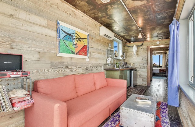Flophouze Shipping Container Hotel Houze 