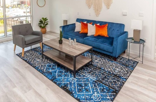 Frontdesk | Bright 1 BR in Business District