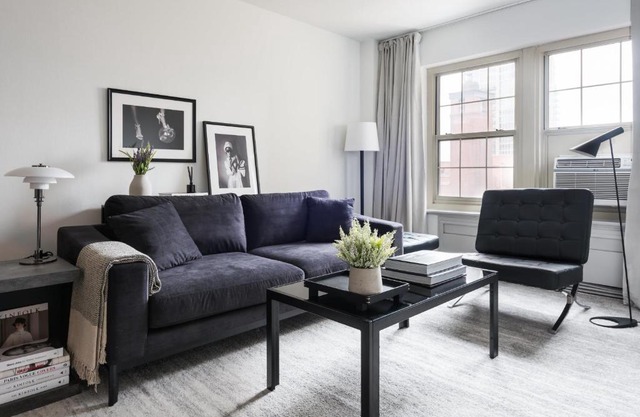 FRONTDESK Spacious 1 BR Apt in Central West End