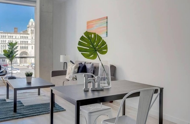 Frontdesk | Spacious and Bright 1 BR Apt