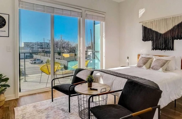 Frontdesk | Spacious Studio near Sloss Furnaces