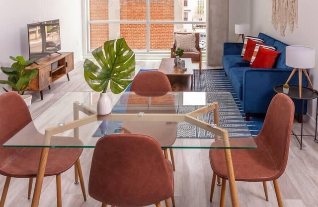Frontdesk | Trendy and Bright 1 BR Apt
