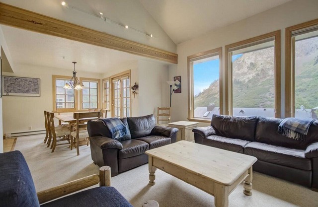 Gad Valley Lodge - ski-in/out to Snowbird