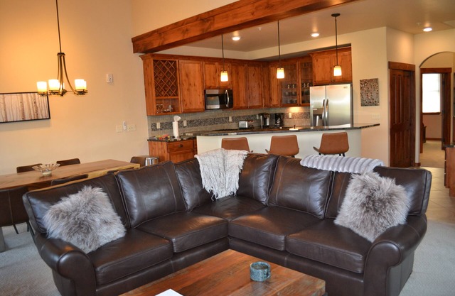 Gorgeous luxury top floor condo! Stunning Mountain Views! Private decks! Garage