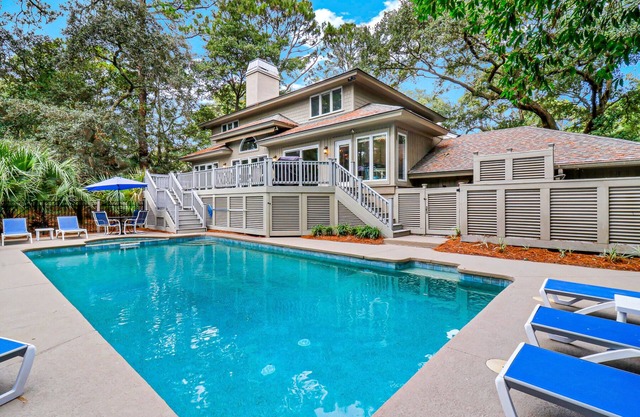 Gorgeous Updated Home with Private Pool Close to Beach - Sleeps 13!