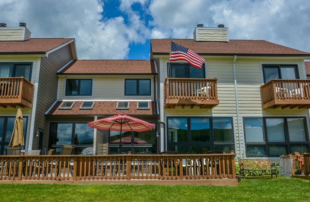 Great lake views from this Centrally Located Townhome