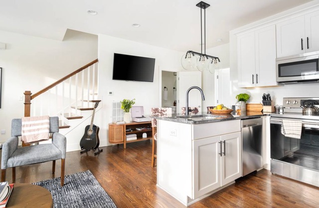 Hart Suite 3 by AvantStay Gorgeous Town House w/ Modern Amenities in Nashville!