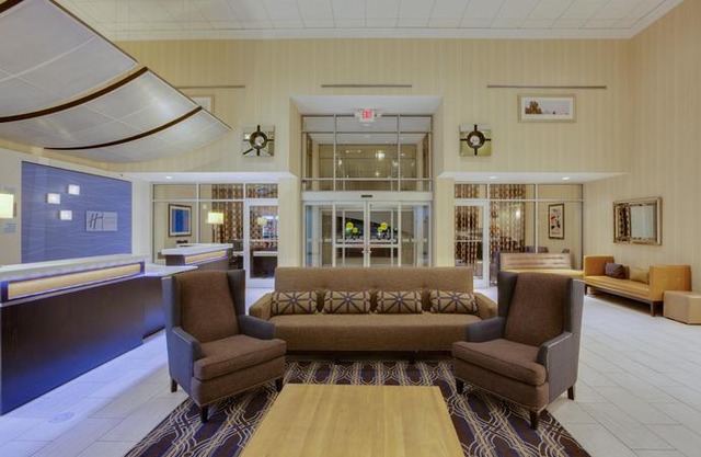 Holiday Inn Express Hotel and Suites Laurel