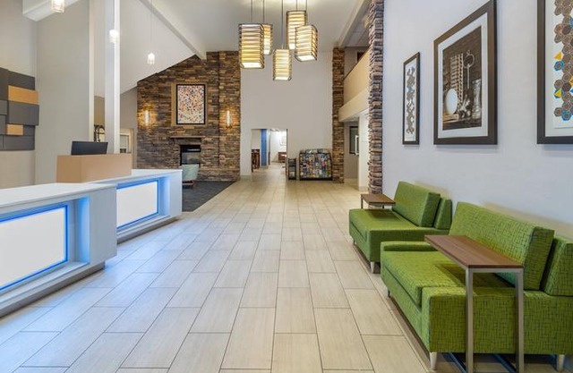 Holiday Inn Express & Suites Wheat Ridge-Denver West