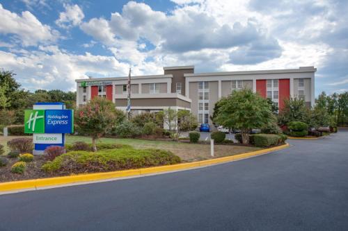 Holiday Inn Express Washington Andrews Afb Ihg Hotel 