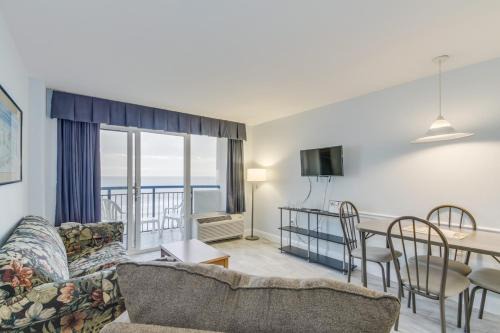 Hosteeva Oceanfront Boardwalk Beach Resort with Balcony