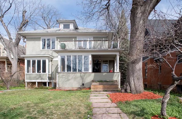 Huge Modern Home Steps to Downtown