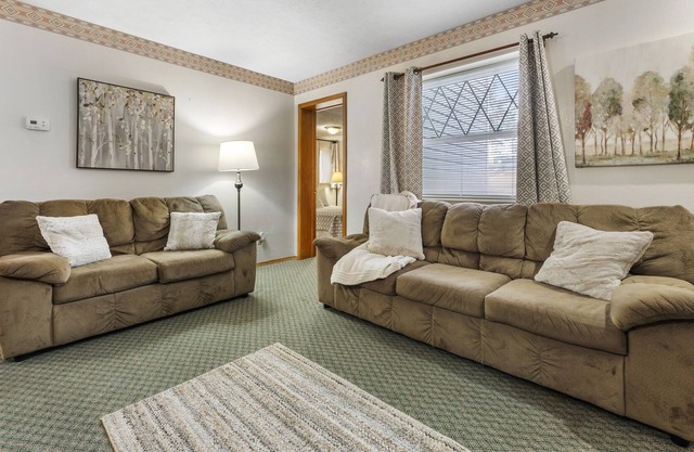Lake Lodge 45 - Resort Next to Silver Dollar City!