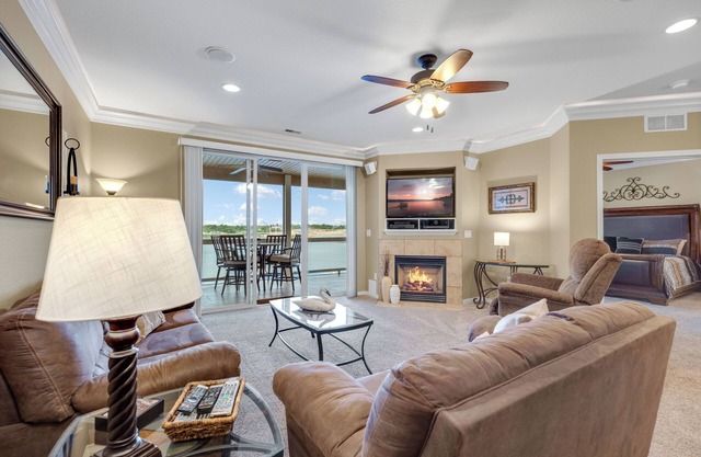 Lands' End V.I.P. 3 Suite Condo - Near Outlet Mall - Elevator, Wi-Fi, Water Park