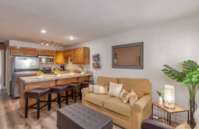 Las Palmas Resort 124 | Mesa Views, Accepts Nightly & Monthlies, Grill, and fully stocked kitchen