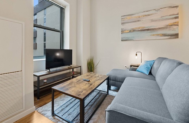 Lavish 2 Bedroom Condo Heart of Downtown with Unmatched Amenities 431