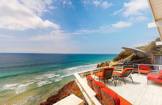 Lovely beachfront house with wood-burning fireplace, W/D, central AC & deck